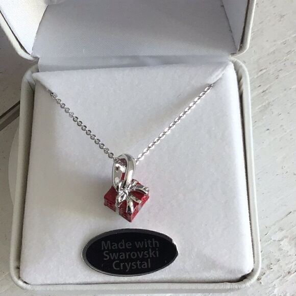Swarovski Crystal Red Gift Box Silver Necklace - Picture 1 of 6